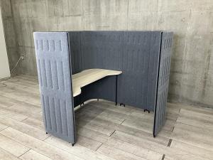 【マッフルシリーズのブースセットが入荷！】置くだけで、オープンオフィスにリラックスできる空間を生み出せます！■オカムラ（okamura）製　マッフル　ブースセットMR　天板付き（木目ナチュラル）　■グレー　【関東倉庫在庫品】【ABW商品】【弊社使用欄：A01008301】
