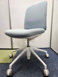 【カジュアルで優しいデザインとしっかりとした座り心地！】■オカムラ　 ライブス エントリーチェア (Lives Entry Chair)　ローバック　肘付き　■ツイル張地　5本脚　■グレー×ブラックフレーム 　■