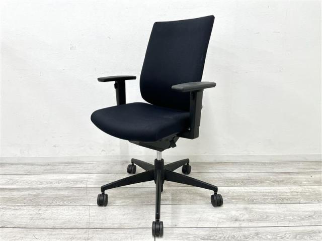 【定価約8万円】【ランバーサポート標準装備！納得の座り心地！定番のハイバックチェア！】■コクヨ（KOKUYO）　ウィザード２（wizard2）チェア　肘付ハイバック■ブラック　※残り1点
