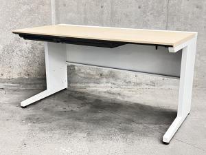 【在庫入替セール品】【上長デスクの定番W1400平机！配線カバーも充実の高品質デスク！】■コクヨ(KOKUYO)製　iSシリーズ　引き出し付き(右側の引き出し無し)　平机　■ホワイト×ナチュラル天板【弊社使用欄：A00975722】
