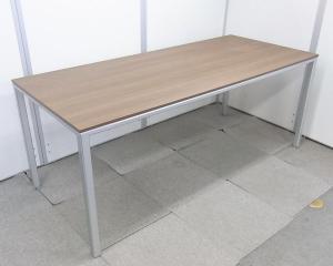 【オフィシャルな空間にもフィット！】スタイリッシュなデザイン！4つ脚タイプで使い勝手抜群！
■オカムラ/4L13シリーズ/ブラウン　ミーティングテーブル（W1600×D800mm）アジャスター有