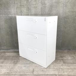 【ダイヤル錠タイプの3段引き出し型書庫！各段ごとでの施錠が可能な優れもの！】■コクヨ（KOKUYO）　エディア（EDIA）　３段ラテラル　ローキャビネット　■ホワイト　■ダイヤル錠　■天板なし/ベース付き　※非常解除キーは別売りです【弊社使用欄：A01007047】
