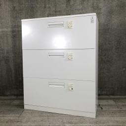【ダイヤル錠タイプの3段引き出し型書庫！各段ごとでの施錠が可能な優れもの！】■コクヨ（KOKUYO）　エディア（EDIA）　３段ラテラル　ローキャビネット　■ホワイト　■ダイヤル錠　■天板/ベース付き　※非常解除キーは別売りです 【弊社使用欄：A01007047】