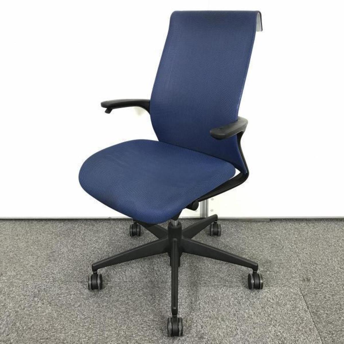 【手元のレバーで上下昇降が可能！スタイリッシュなコクヨ製の定番シリーズ！】■コクヨ（KOKUYO）製　エムフォー（M4）　肘付き　ハイバック　■インディゴブルー　■固定肘
                        M4 樹脂
                                    中古
            