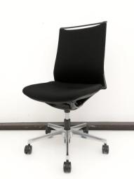 【スタイリッシュさが人気のオフィスチェア！】■オカムラ(okamura)製　　モード(mode)シリーズ　肘付ハイバック　クロスバック　■ダークグレー　※肘カバー無しとなります。