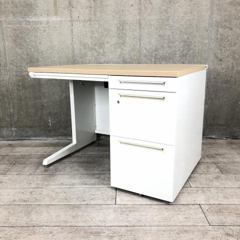 【定価約13万円】【人気のコンパクトサイズ！スタイリッシュな木目天板！】 ■オカムラ(okamura)製　アドバンスシリーズ　片袖デスク　W1000mm　■木目ナチュラル天板 × ネオホワイトボディー　■シリンダー鍵