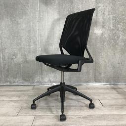 【関東倉庫在庫品】【海外メーカーの優れたチェア！】■vitra製　メダ2　肘無ハイバックチェア　■ブラック【弊社使用欄：A00973044】【ECBMC】【在庫入替セール品につき限定特価！】