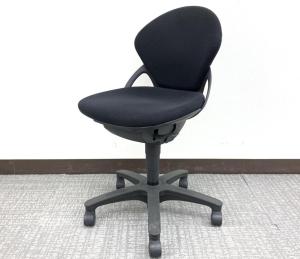 【オシャレなデザイン性のあるシンプルチェア！ローコストチェアで迷ったらコレ！イトーキが生んだロングセラー商品！】■イトーキ（ITOKI）製　プレーゴ　肘無ローバックチェア　■ブラック