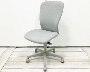 【在庫入替品】【シンプルなデザインと厚みのあるクッションが大人気！機能充実のワーキングチェア】■オカムラ（okamura）　スラート（sulato）　ハイバック　肘無し　■ライトグレー