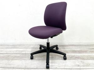 【定価約3万円】【ロット商品】【コンパクトサイズで配置しやすい！】■イトーキ（ITOKI）製　ボニート（Bonito）チェア　肘無し　ローバック　■パープル＋ホワイト　【丸くてかわいいフォルムのローコストチェア】