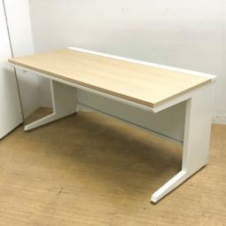 【幅広いワークスペースで作業効率アップ！】■オカムラ　アドバンスシリーズ　平デスク　W1600×D700×H720mm　■天板：木目カラー / 本体：ホワイト【OKAMURA　ADVANCE】