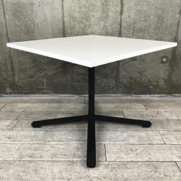希少/カフェスペース/小会議　コクヨ（KOKUYO）　ビエナ（VIENA）　角テーブル　フラップタイプ　正方形天板　W900㎜　■天板：ホワイト　単柱脚：ブラック