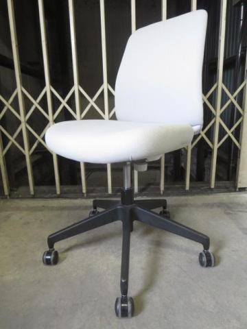 【中古】Elua（エルア） C02S-W101C　C02-W101CW-E1E2E21 コクヨ（KOKUYO） 肘無ローバックチェア