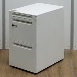 オカムラ製　アドバンスシリーズ　ホワイト　H650サイズ　ダイヤル錠　フリーアドレスの必須品！　収納とワークスペースの拡張にオススメ！　フリアド用ワゴン　3段ワゴン！！※非常は解除キーは付属しておりません。