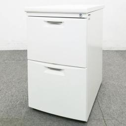 希少な2段脇机が入荷！イトーキ製なので頑丈な商品です！人気のホワイト色 中古 オフィス 家具 増員【在庫入替品】