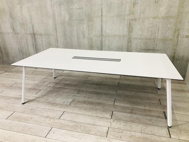 現行モデルのオシャレなデザイン！シンプルに美しく彩る会議テーブル！大人気の2400㎜幅大型テーブル！
■コクヨ/SAIBI TX（サイビ ティーエックス）/ホワイト　【モノトーン調のオフィスにもおすすめ！】