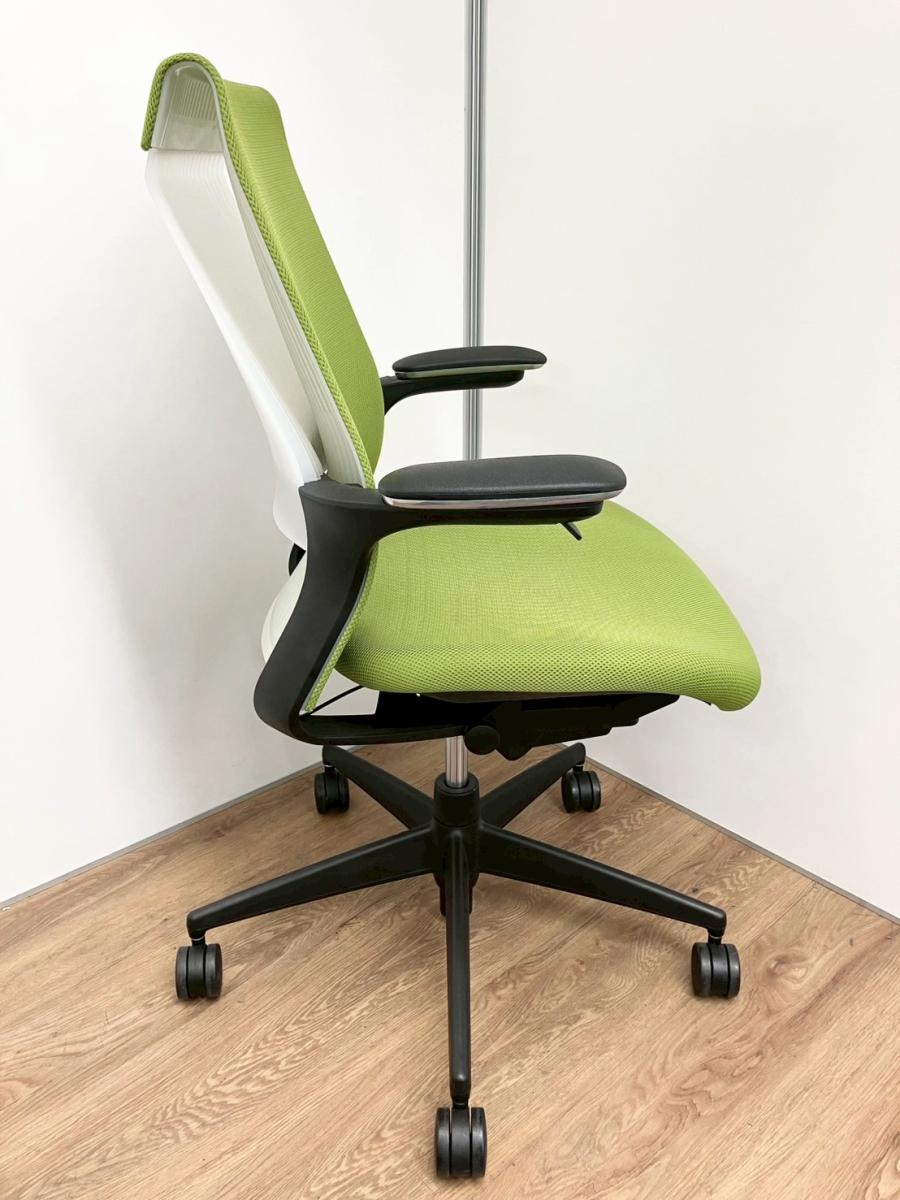 中古】M4 樹脂 コクヨ/KOKUYO 肘付ミドルバックチェア 517304