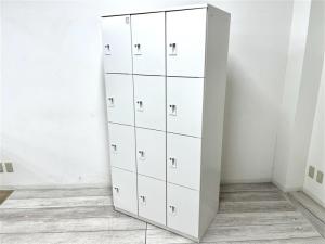 【定価約15万円】【1台で12人分収納可能な更衣ロッカー！】■イトーキ/LB　■12人用更衣ロッカー　■ホワイト　■シリンダー錠