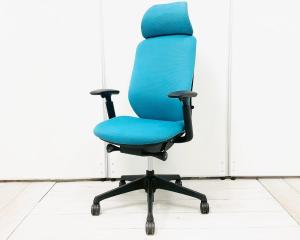 現品限り！大人気商品のヘッドレスト付きが入荷！前傾機能付きで長時間のデスクワークにもおすすめの逸品！
■オカムラ/シルフィー（Sylphy）/ブルーグリーン　ブラックフレーム　エクストラハイバック　可動肘
