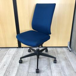 【定価約9万円】【ランバーサポート標準装備！魔法のように売れ続けている定番のオフィスチェア！】■コクヨ（KOKUYO）　ウィザード２（wizard2）チェア　ハイバック　肘無し　■ランバー付　■プルシアンブルー × ブラックシェル
