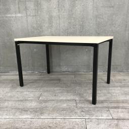 【定価約7万円】【打ち合せ・休憩室にも！幅1200㎜のクールなミーティングテーブル！】■コクヨ（KOKUYO）製　ジュート（JUTO）　ミーティングテーブル　4本脚　W1200×D750㎜　■天板：ナチュラル　脚：ブラック