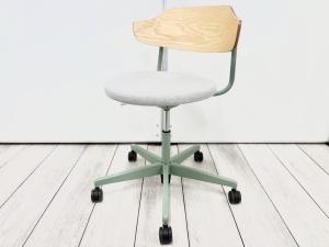 【最新トレンドチェア入荷！】空間の表情を豊かに彩るミーティングチェアが入荷！木目の背もたれとクッション性豊かな座面を組み合わせた今人気のシリーズ！
■コクヨ/DAYS OFFICE/hang like liftable type（ハングライク リフテーブル タイプ）/座：スカイグレー　脚：スモーキーミント