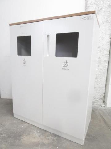 【あると便利な逸品！】リフレッシュスペースに設置もオススメ！　■コクヨ製　両開きトラッシュユニット（分別ダストボックス）　木目天板付き　■ぱっと見ではゴミ箱には見えないデザイン！A01008346