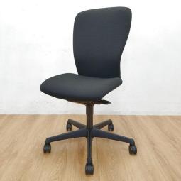 【在庫入替セール品】オカムラで人気のスラート（sulato）チェア！中古　　OAチェア　オフィスチェア　　ブラック　【弊社使用欄：A00979724 】【KN】