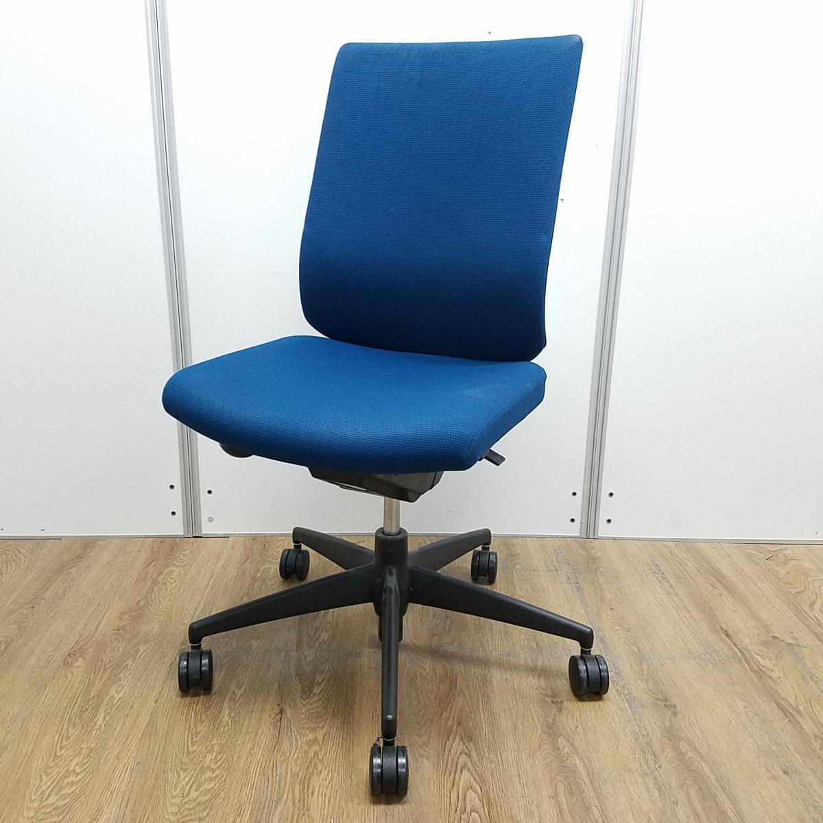 コクヨ製　ウィザード2シリーズ　プルシアンブルー　納得の座り心地！　魔法のように売れ続けている定番のオフィスチェア！　肘無しハイバックチェア！！
                        ウィザード2
                                    中古
            