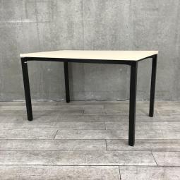 【打ち合せ・休憩室にも！幅1200㎜のクールなミーティングテーブル！】■コクヨ（KOKUYO）製　ジュート（JUTO）　ミーティングテーブル　4本脚　W1200×D750㎜　■天板：ナチュラル　脚：ブラック