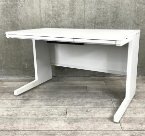 【スタンダードなデザインで使いやすい！】■イナバ製　平デスク　W1200×D700×H720mm　ホワイト　■配線機能も充実！ゆとりのあるワークスペース！