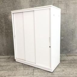 【横幅が800㎜の省スペース！3枚引き違い扉なので開閉スペースがいりません！】■イトーキ（ITOKI）　シンライン (THIN LINE)　3枚引き違い書庫　ローキャビネット　幅800㎜　■ホワイト　■シリンダー錠　■天板付き　ベース付き