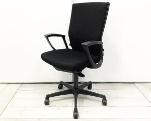 【在庫入替セール品！】ミドルクラス帯の定番ハイバックチェアが入荷！ランバーサポート付で快適なデスクワークを！
■オカムラ/エスクード/ブラック