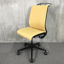【便利なハンガー付き！】ワイヤー構造が体を支える有名海外メーカー製の定番チェア！座り心地抜群の人気チェア！【あなたの座るを考える】
■スチールケース/シンク（think）/イエロー　【在庫入替セール品！】