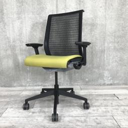 【ワイヤーが体にフィットするアメリカ発の大人気商品！長時間の着座ストレスを軽減！】/オススメ(おすすめ) /人気商品【弊社使用欄：A01013845】 ■スチールケース製　シンクチェア　肘付ハイバック　メッシュバック　可動肘　背面：ブラック/座面：オリーブグリーン