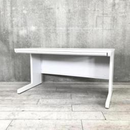 【在庫入替セール品！】【幅1400㎜のホワイトデスクが入荷！シャープなデザインのデスクでスッキリとしたワークスペースに！】/オススメ(おすすめ) /人気商品【弊社使用欄：A00969105】
■ウチダ製　スカエナシリーズ　平机　引き出し付き　横幅1400mm　ホワイト