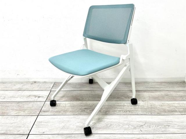 【定価約7万円】【折り畳み収納可能なネスティングチェア！】■オカムラ/マルカ　■ネスティングチェア　■ライトブルー