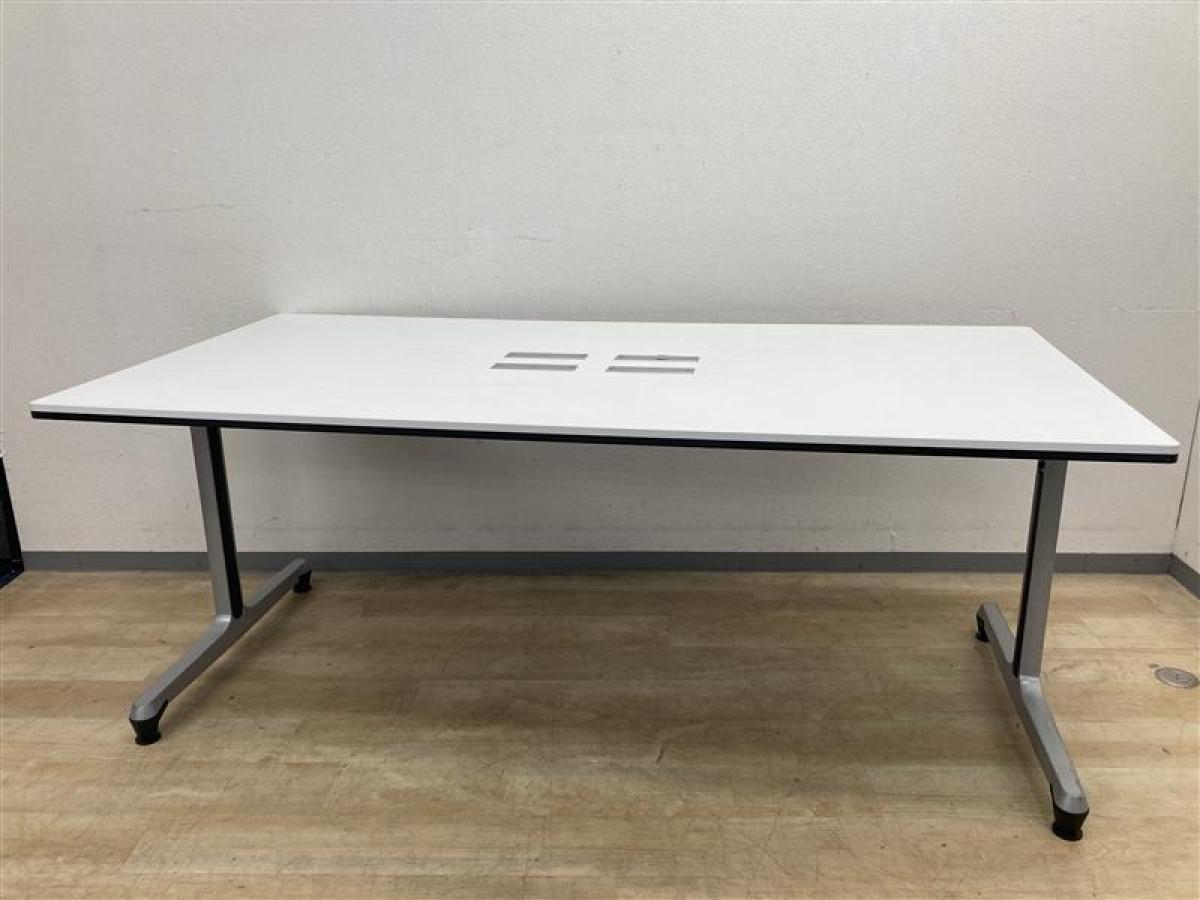 最新のデザイン 中古】 スタックテーブル(長机/折りたたみ オカムラ/okamura オフィス家具