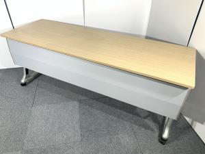 【W2100のサイドスタックテーブル】イトーキ　コンシア　天板ナチュラルカラー　収納　折りたたみ　会議　ミーティング　中古　福岡　博多　天神　九州最大級
