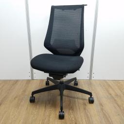 【訳あり品：支柱が床に擦れます】コクヨ製　デュオラシリーズ　ブラック　背面メッシュ　ランバーサポート・コートハンガー付　体格差に応じて最適にサポートする高機能ワーキングチェア！　肘無しハイバックチェア！！※保障対象外品になります。