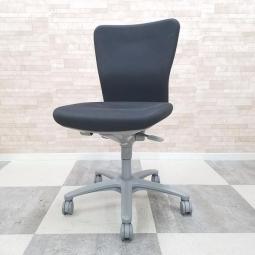 【座り心地の良さが人気！人間工学に基づいた快適シーティング！】■okanura（オカムラ）　カロッツァチェア　肘無ローバック　■ブラック