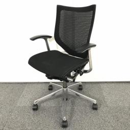 【定価約18万円】【長時間の着座でも疲れにくいサポート感！】■オカムラ（okamura）製　バロンチェア（Baron）　肘付き　ローバック　■背座面メッシュ仕様　■ブラック　■固定肘【ベストなポジションが得られる先進設計！】