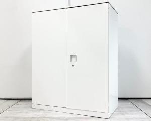 【オフィスの書類をスッキリ整理！】【取っ手がどの方向からでも開くマルチハンドル！】/オススメ(おすすめ) /人気商品【弊社使用欄：*********】■オカムラ（okamura）製　レクトラインシリーズ　両開き書庫　ローキャビネット　色：ホワイト　シリンダー錠 ホワイト天板