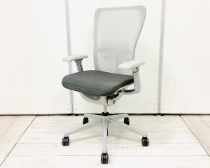 【スタイリッシュなデザインで多彩な機能搭載！腰部を左右非対称に調整できる唯一無二のチェア！】■ヘイワース (HAWORTH)　ゾディ (ZODY) チェア　ハイバック肘付き　■可動肘/ランバーサポート付　■背面メッシュ　■グレー
