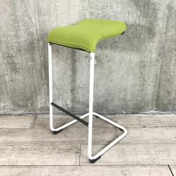 【関東倉庫在庫品】【立ち姿勢に近くなるカウンターチェア！】■コクヨ製　テイル　カウンターチェア　■グリーン【弊社使用欄：A00968747】【ECBMC】【在庫入替セール品につき限定特価！】
