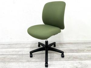 【20脚大量入荷！】【2025.05.20入荷予定】【一部倉庫在庫品】【コンパクトサイズで配置しやすい！】■イトーキ（ITOKI）製　ボニート（Bonito）チェア　肘無し　ローバック　■グリーン×ホワイト　【丸くてかわいいフォルムのローコストチェア】オフィスバスターズ　梅田本店