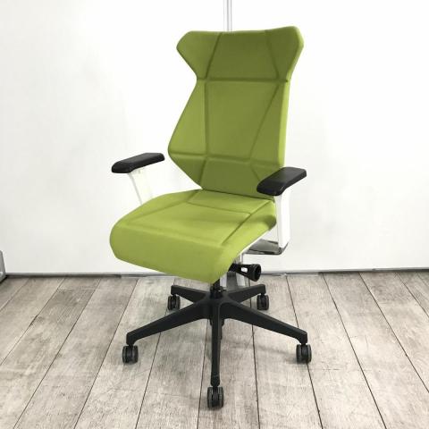 【姿勢を三次元で支える新感覚チェア！】/オススメ(おすすめ) /人気商品【弊社使用欄：A01012794】■イトーキ（ITOKI）製　フリップフラップ（flipflap）チェア　ハイバック　肘付き　可動肘　モスグリーン