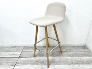 【定価約8万円】【ファブリック性の座面と木製の脚が温かみのあるオシャレナ空間を演出！】■オカムラ/L114シリーズ　■カウンターチェア　■アイボリー　■座面布製/脚木製