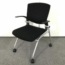 希少！/肘付ネスティングチェア【人気なネスティングチェアが入荷！】◆オカムラ/グラータ　肘付　シンプル　博多　天神　中古　オフィスバスターズ