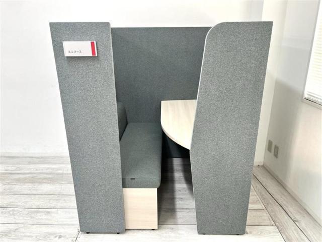 【定価約64万円】【集中力向上におすすめ！1人用ワークブース！】■オカムラ/ブレスタ　■グレー　■集中ワークブース　■ローパーティション
